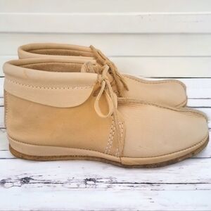 Moccasins tan leather women's flat shoes lace up size 6  Made in Canada